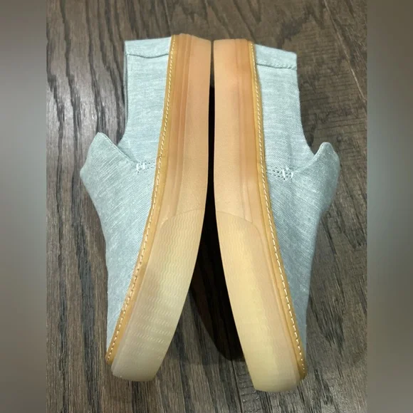 TOMS - Picture 3 of 11